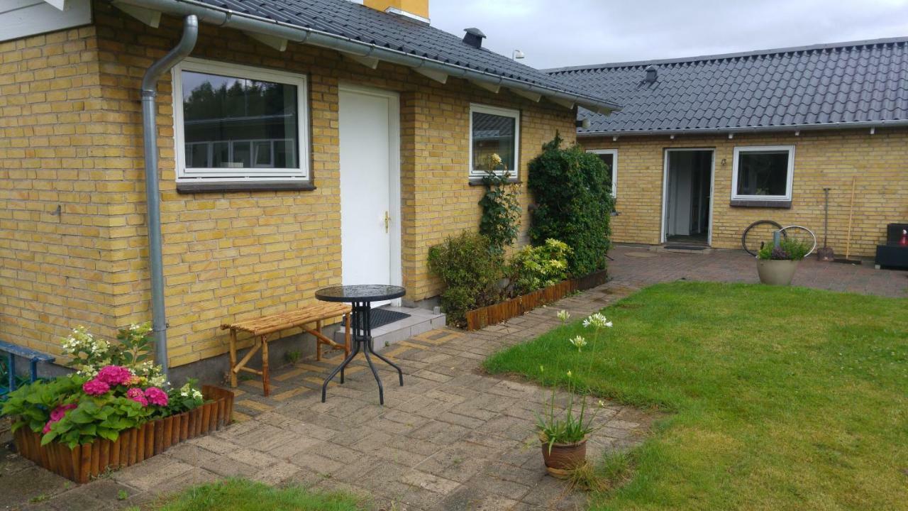Commuter Room For One Or Two People Munkebo Exterior foto