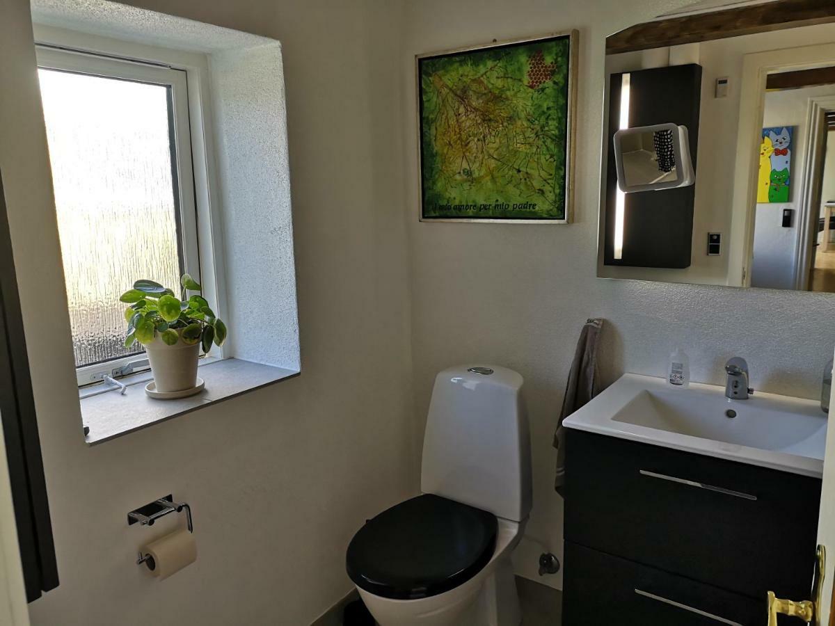 Commuter Room For One Or Two People Munkebo Exterior foto
